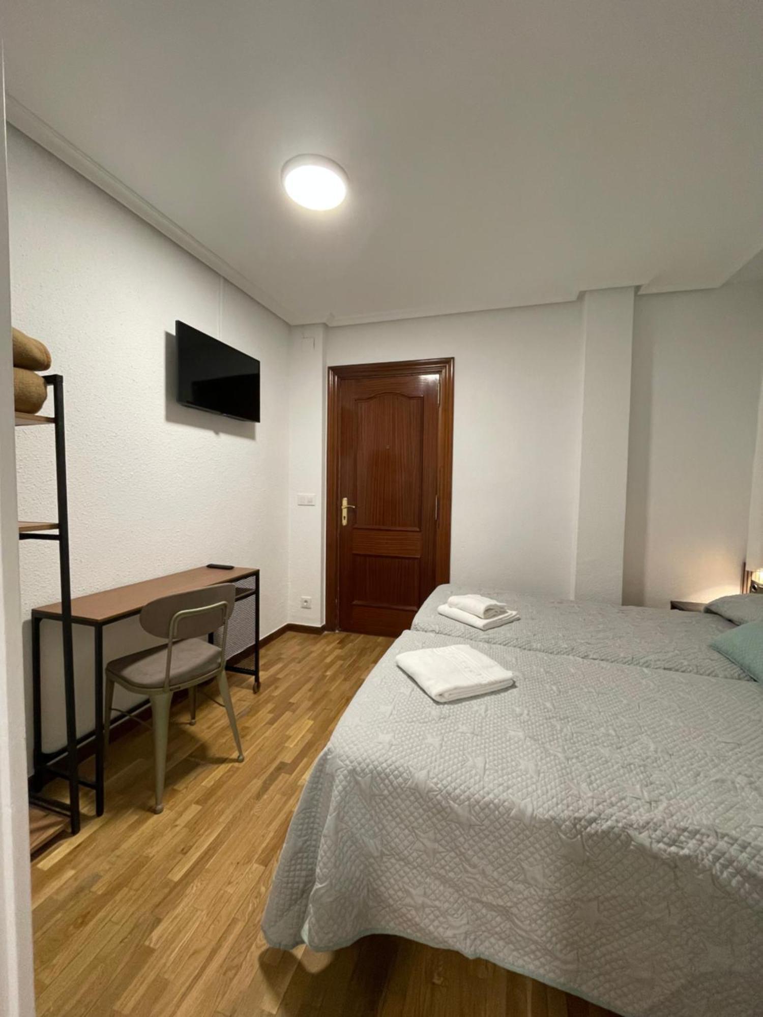 Pension La Encina Санто-Доминго-де-ла-Кальсада Экстерьер фото