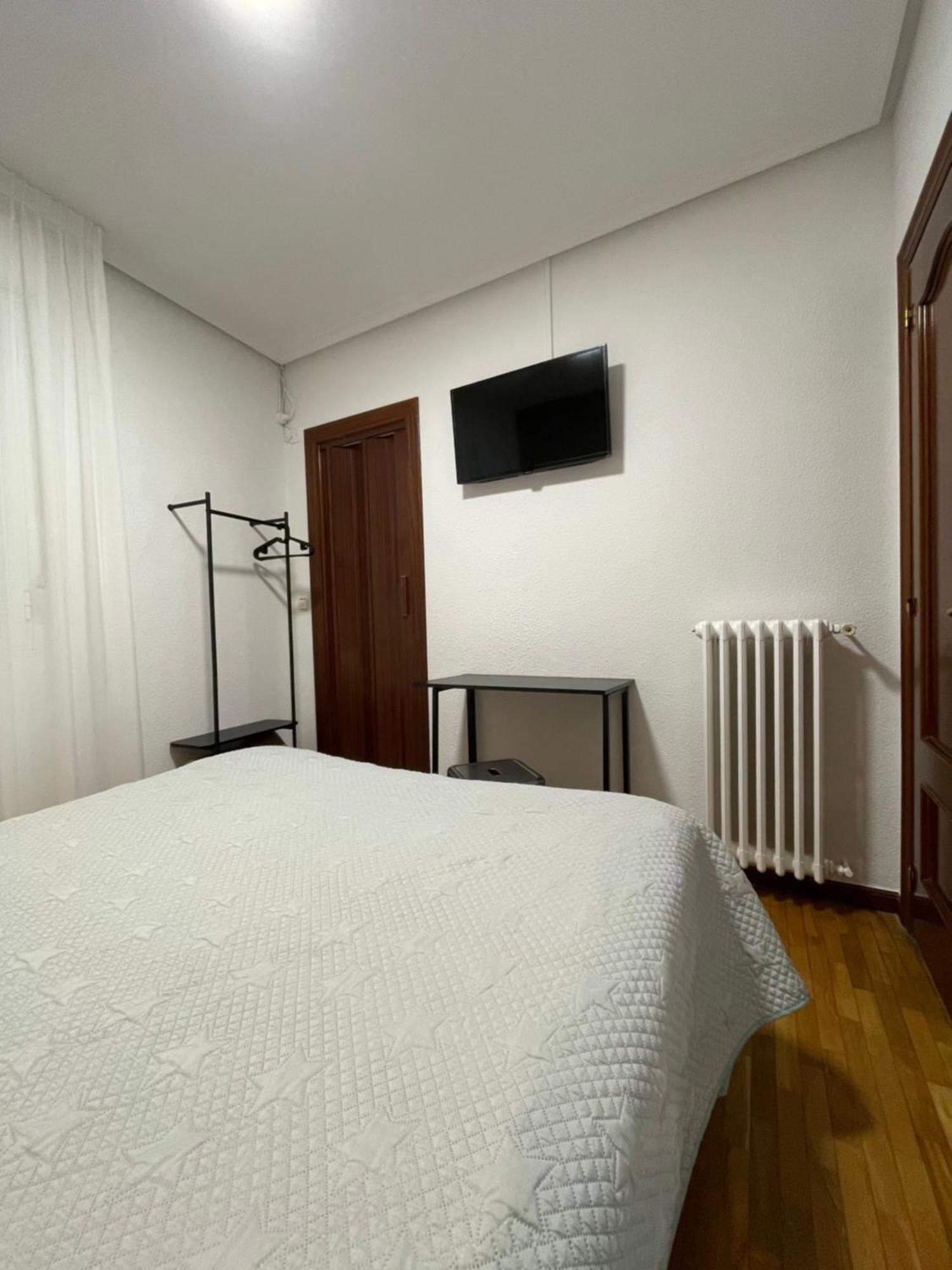 Pension La Encina Санто-Доминго-де-ла-Кальсада Экстерьер фото