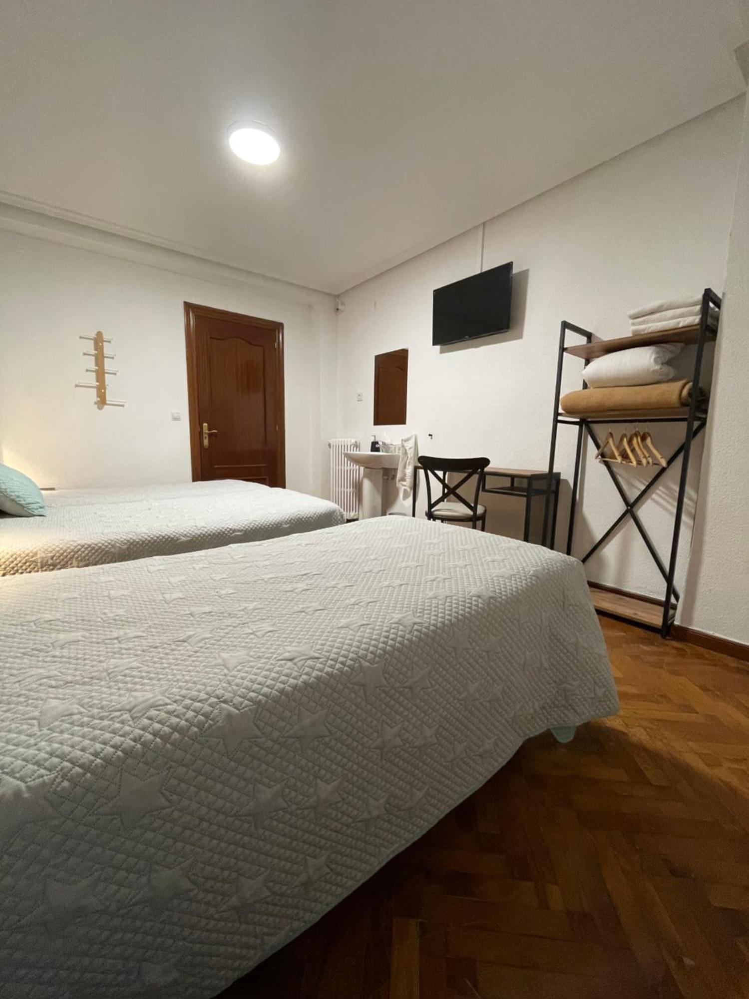 Pension La Encina Санто-Доминго-де-ла-Кальсада Экстерьер фото