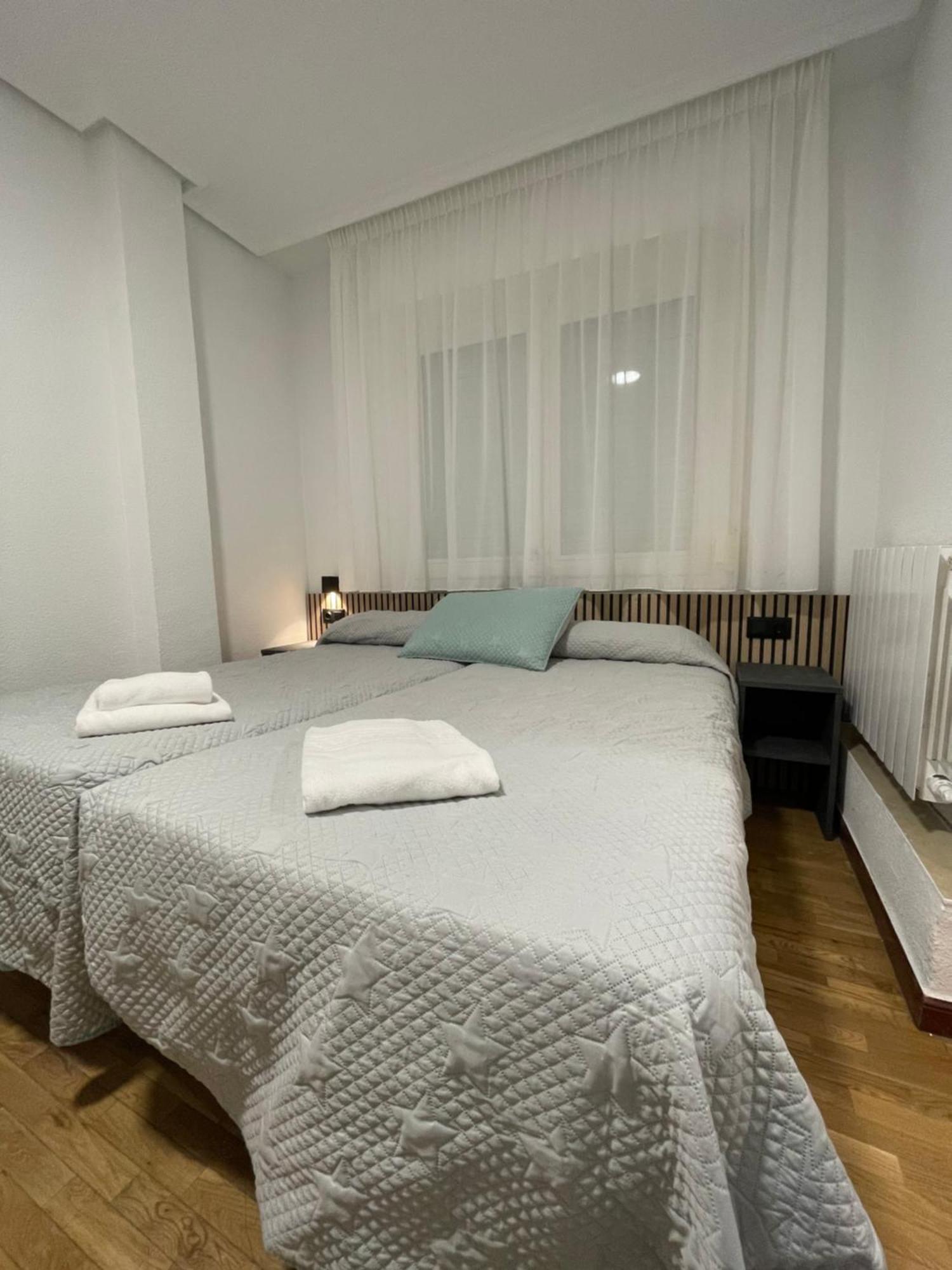 Pension La Encina Санто-Доминго-де-ла-Кальсада Экстерьер фото