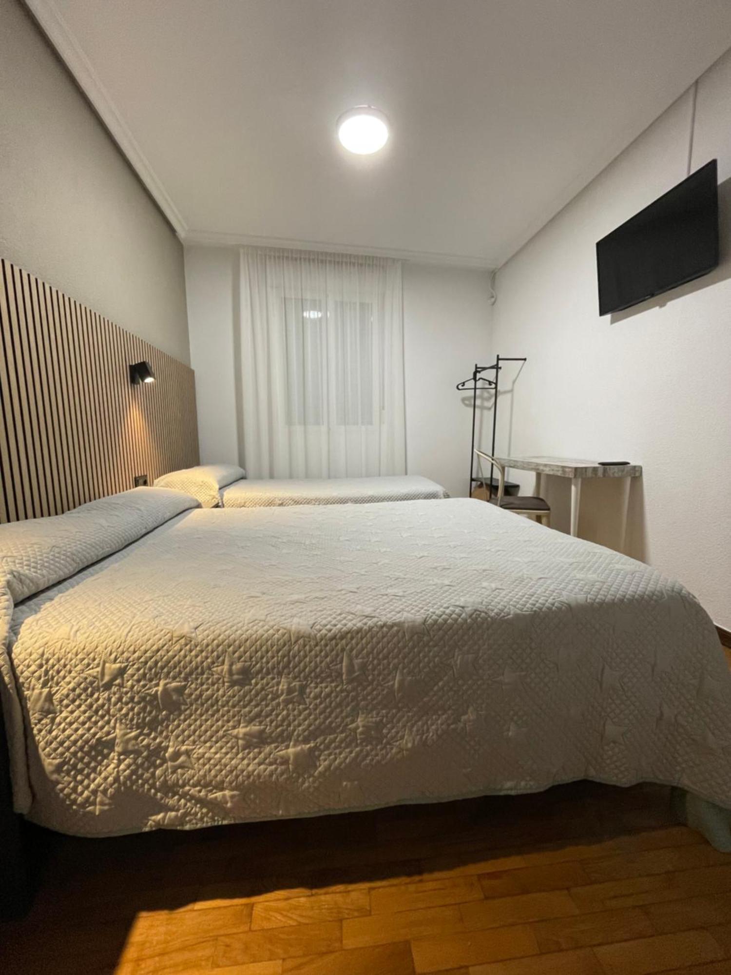 Pension La Encina Санто-Доминго-де-ла-Кальсада Экстерьер фото